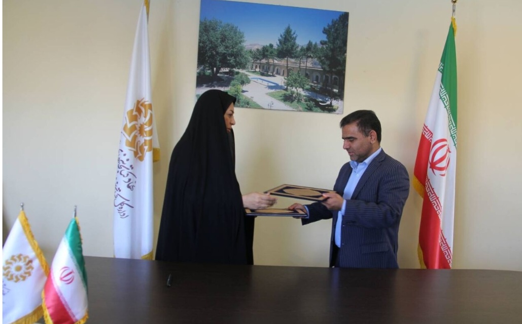 بهزیستی و کتابخانه های عمومی ایلام تفاهم نامه همکاری امضا کردند