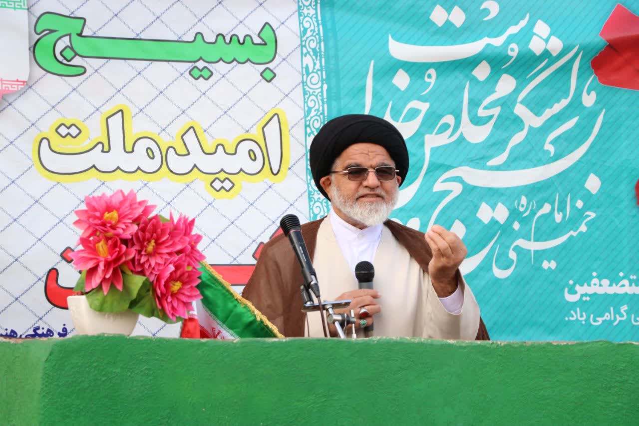 بسیج در همه عرصه های دفاع از انقلاب و حریم ولایت پیشگام است