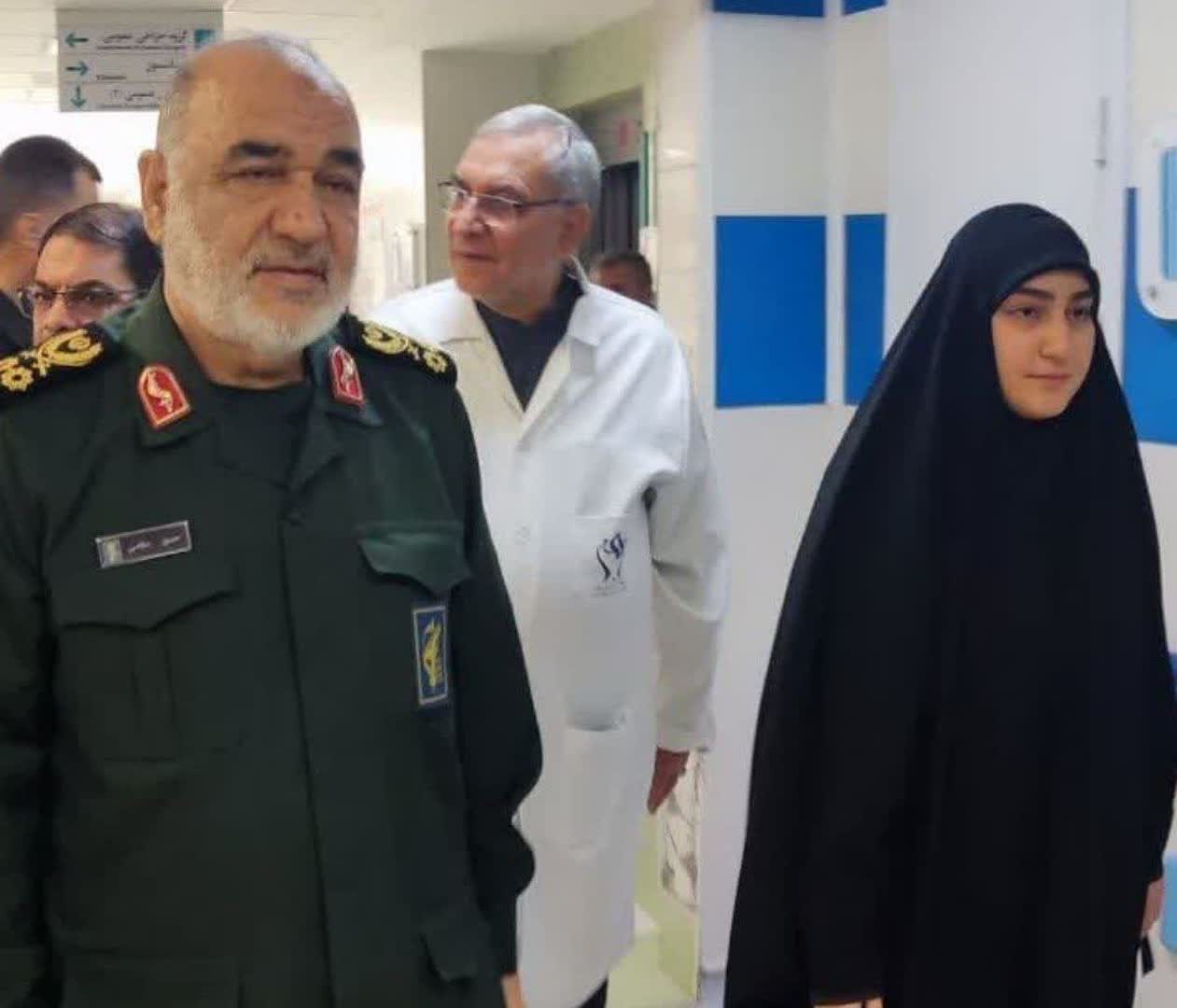 عیادت فرمانده کل سپاه پاسداران وفرزند حاج قاسم  از مجروحان حادثه تروریستی کرمان