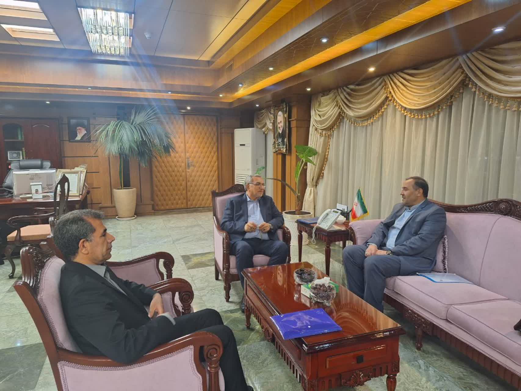 مطالبات مهم استاندار ایلام  در دیدار با وزیر بهداشت و قول مساعد وزیر