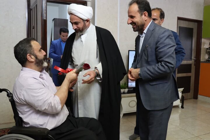 جانبازان شهدای زنده ،و الگویی برای نسل جوان و نوجوان ما هستند.