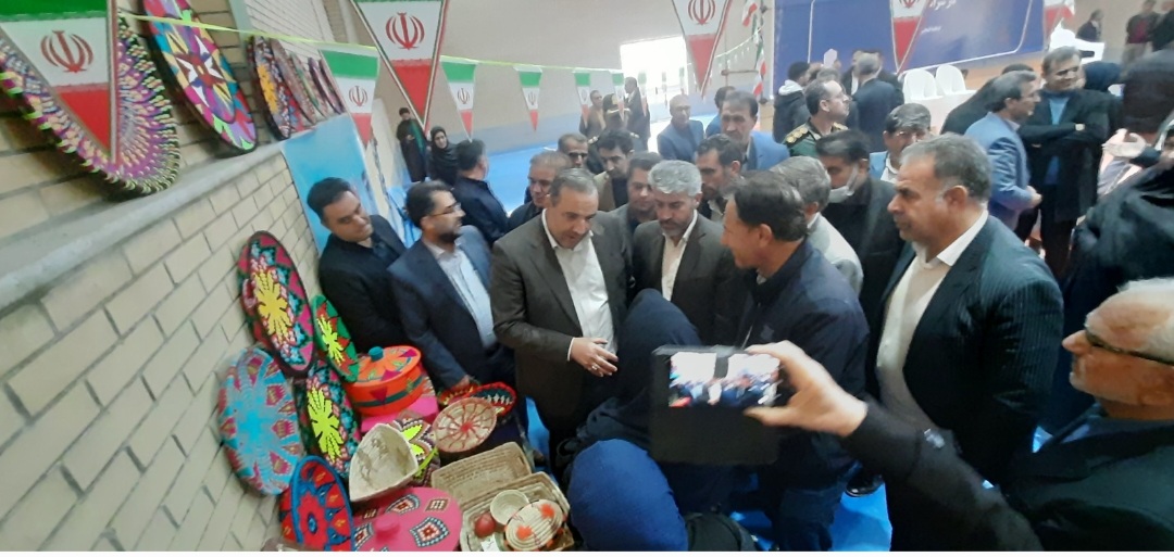 بازدید استاندار ایلام از نمایشگاه صنایع دستی آبدانان