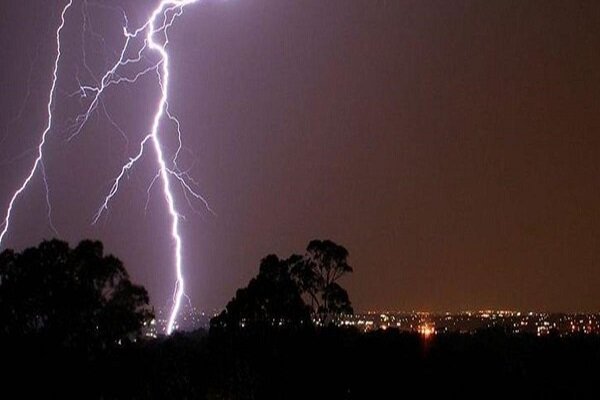 صاعقه در شهرستان بدره جان یک نفر  را گرفت