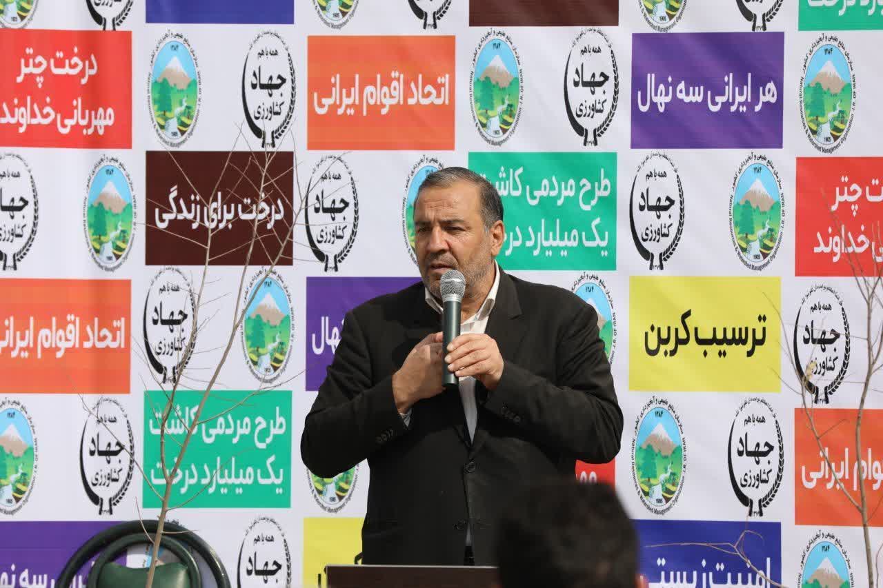 کاشت  نهال در واقع قدم برداشتن در راستای توسعه پایدار است