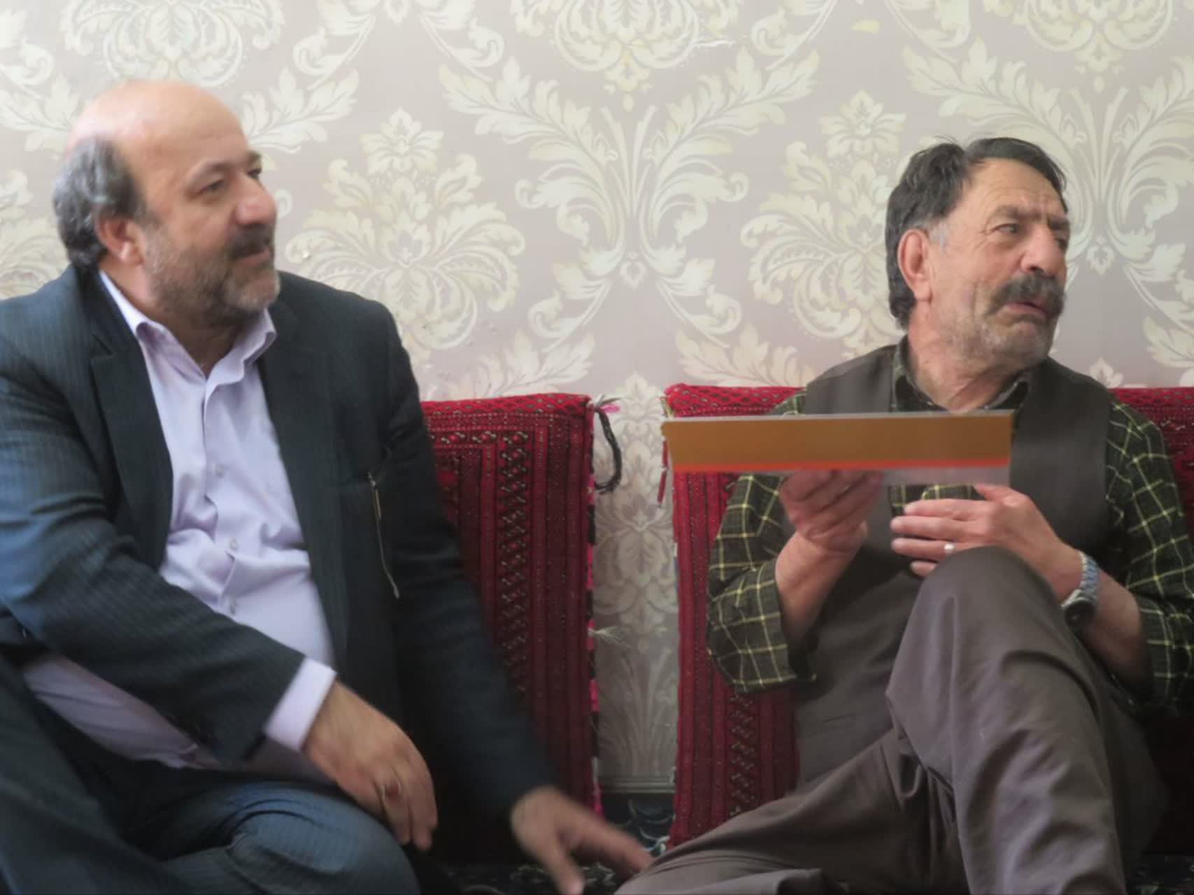 معاون  اقتصادی استاندار ایلام  با دو خانواده شهید دوران دفاع مقدس دیدار کرد