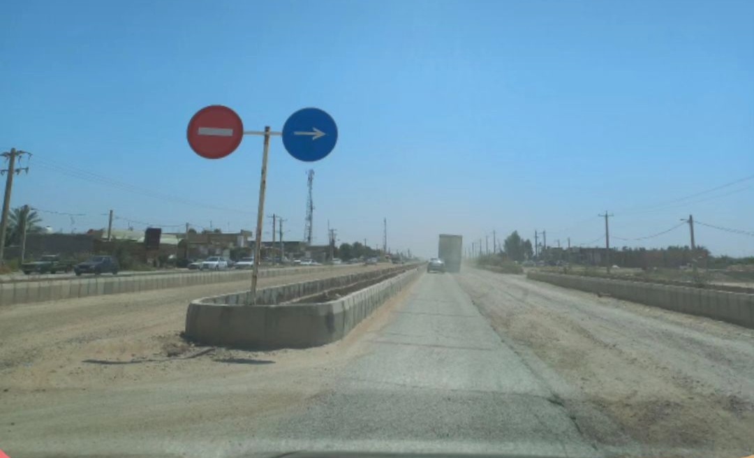 بخشدار  وشهردار  دشت عباس جوابگو باشند / چرا تنها خیابان اصلی این شهر رها شده است