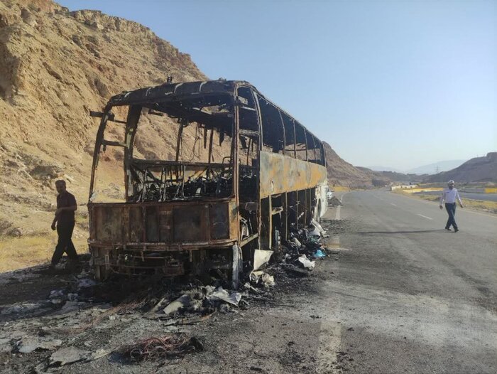 آتش سوزی اتوبوس مسافربری در محور ایلام- مهران  تلفات جانی نداشت