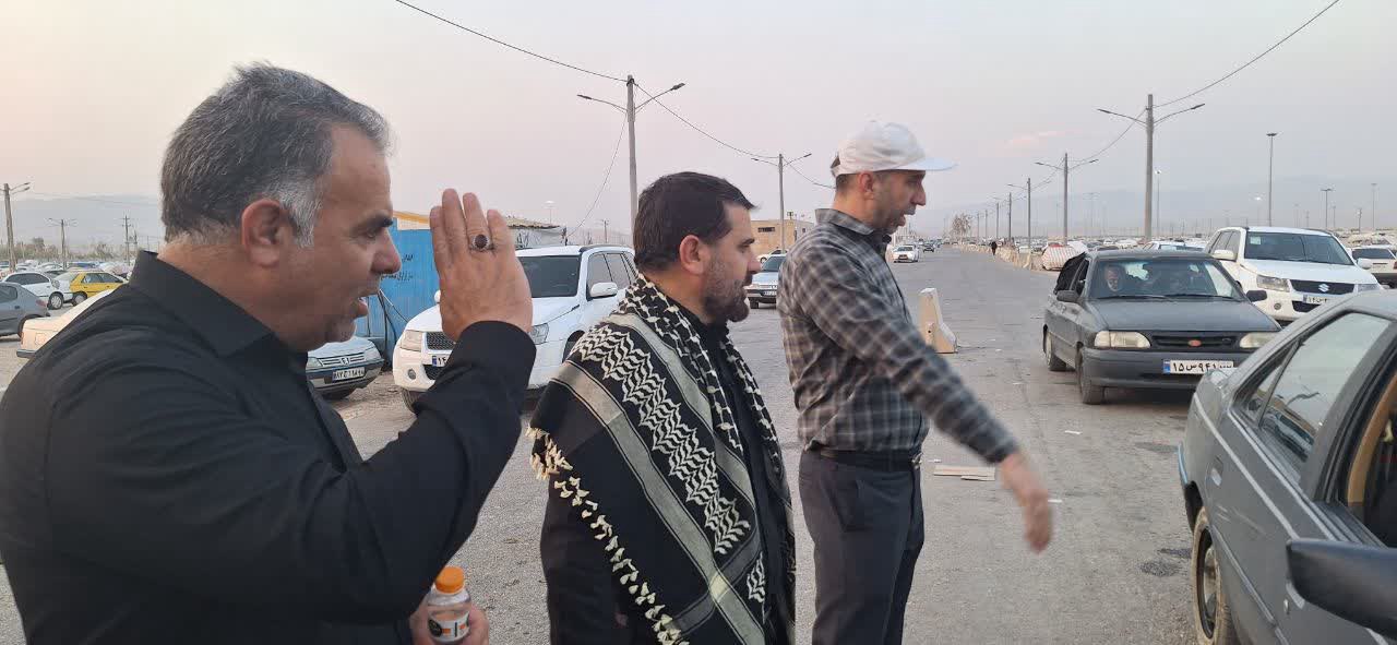 حضور ونظارت  شخص معاون عمرانی استاندار در پارکینگ اربعین در هوای بالای. ۵۰ درجه مهران