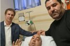 عیادت دکتر کاظم زاده  از  هنرمند پرافتخار   دهلرانی در بیمارستان
