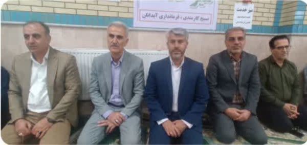 برپایی میز خدمت  در نماز جمعه  شهرستان  آبدانان
