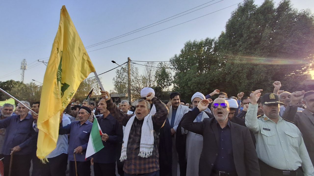 تصاویر خشم وانزجار مردم دهلران از ترور شهید مجاهد سید حسن نصرالله  توسط رژیم  اسرائیل  و آمریکا