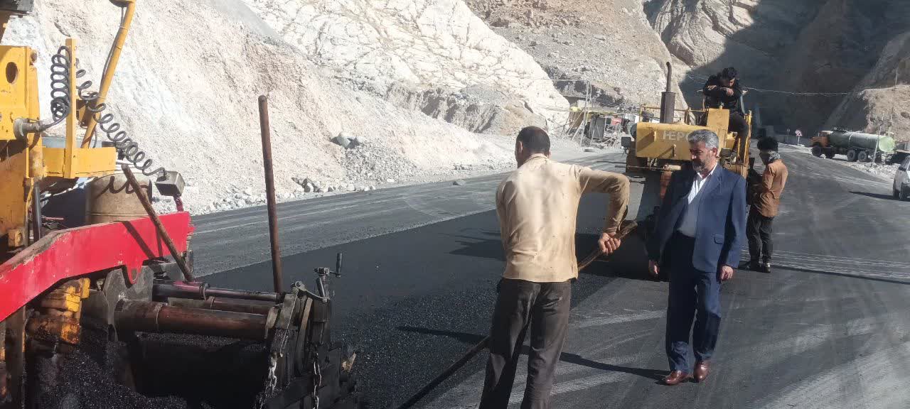 فرماندار در میانه ی  میدان خدمت  / قدم  به قدم تا بازگشایی تونل کبیرکوه