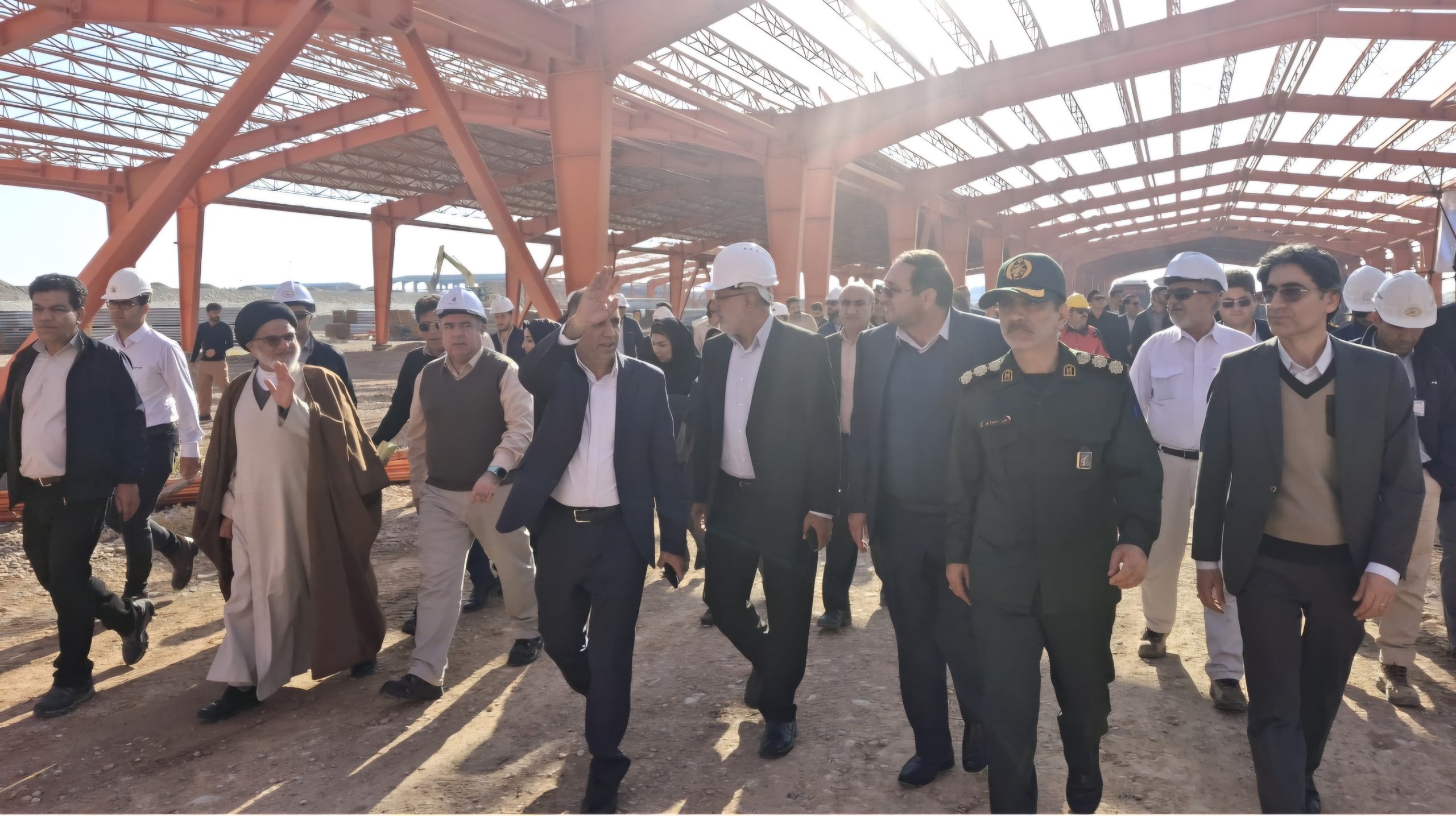 اسدالله چراغی تک وتنها  چراغ پتروشیمی دهلران را روشن کرد