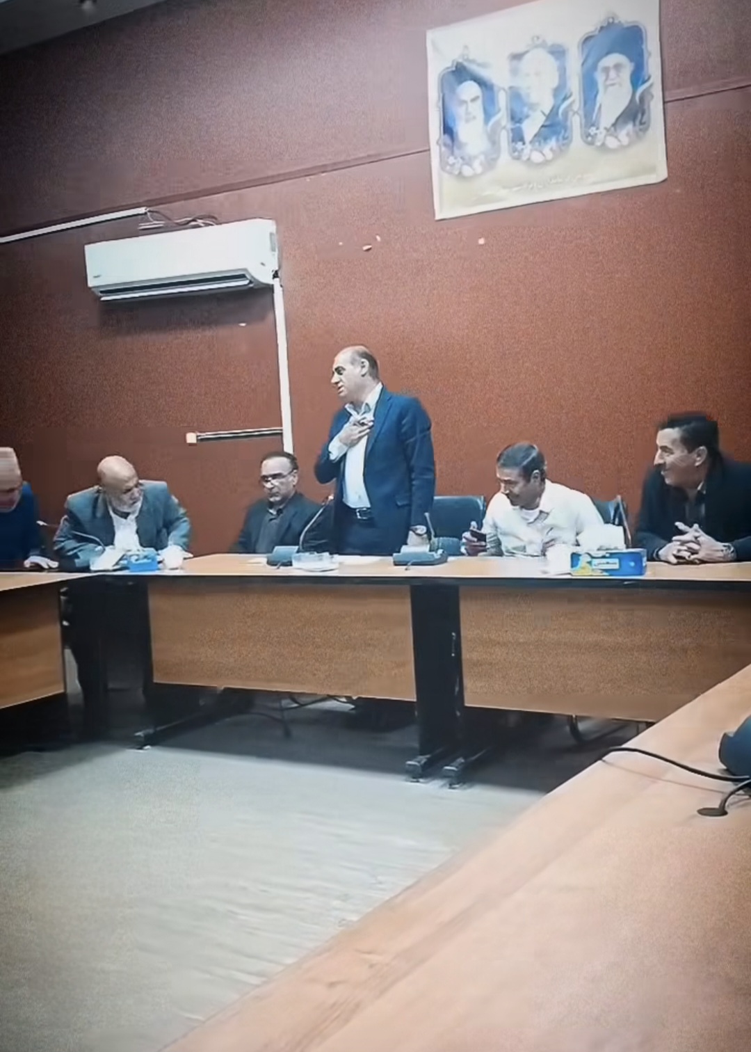 نماینده ای که همچنان دانش آموز  مکتب علم وادب است
