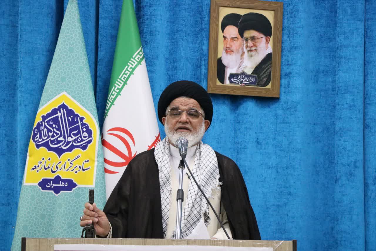 نمازجمعه دهلران  محور وحدت ،همدلی وقلب تپنده شهر