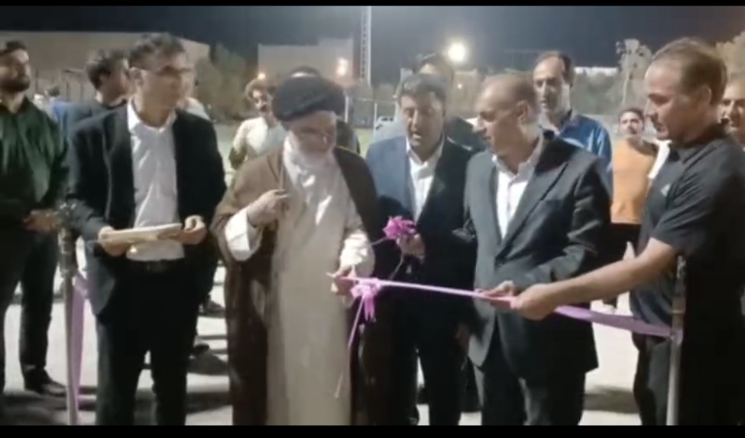 دکتر چراغی  ، چراغ ورزشگاه دهلران را روشن کرد