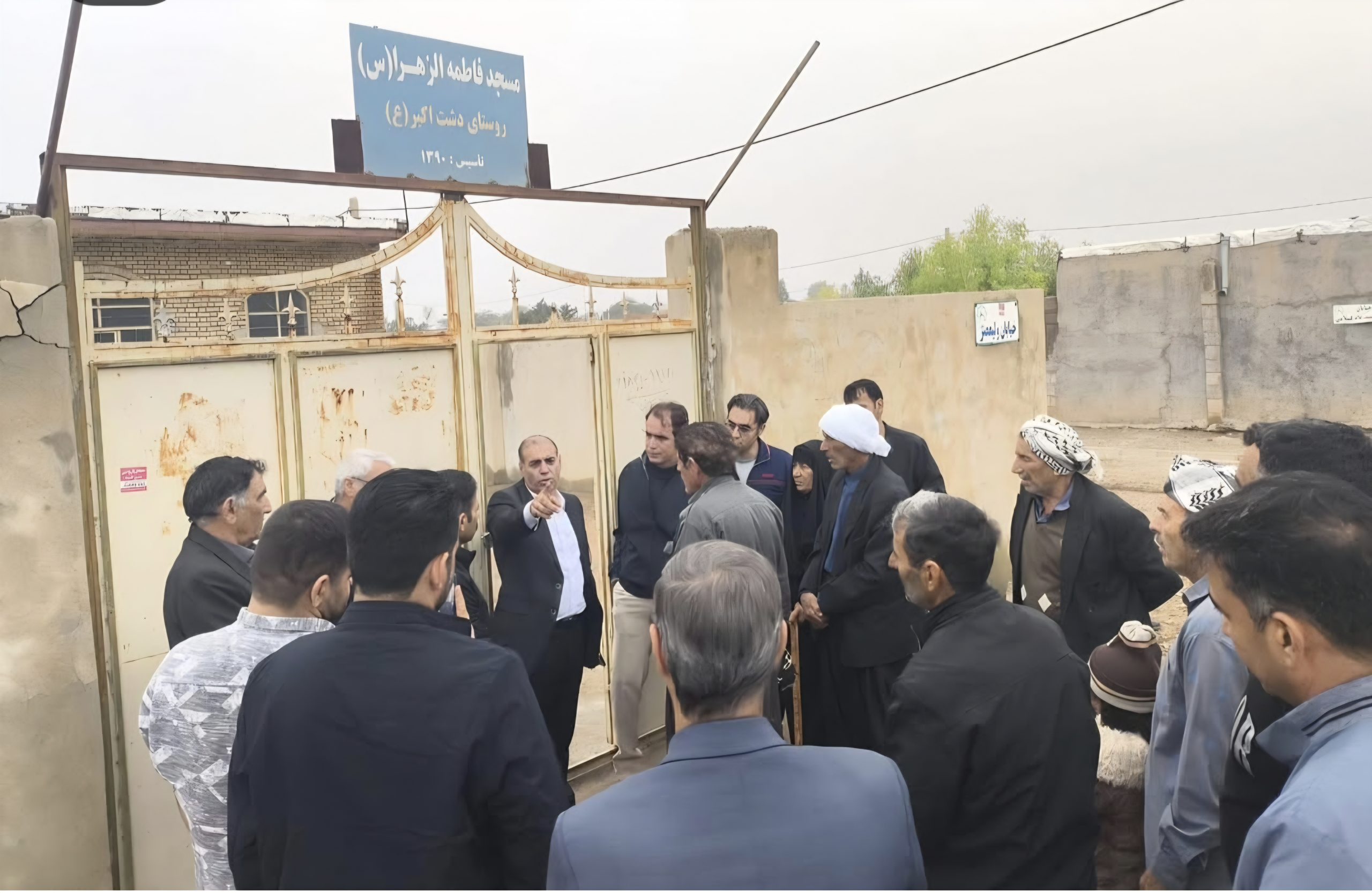 باران بند نیامده ، نماینده مردم  از مجلس شورای اسلامی   به روستای دشت اکبر آمد