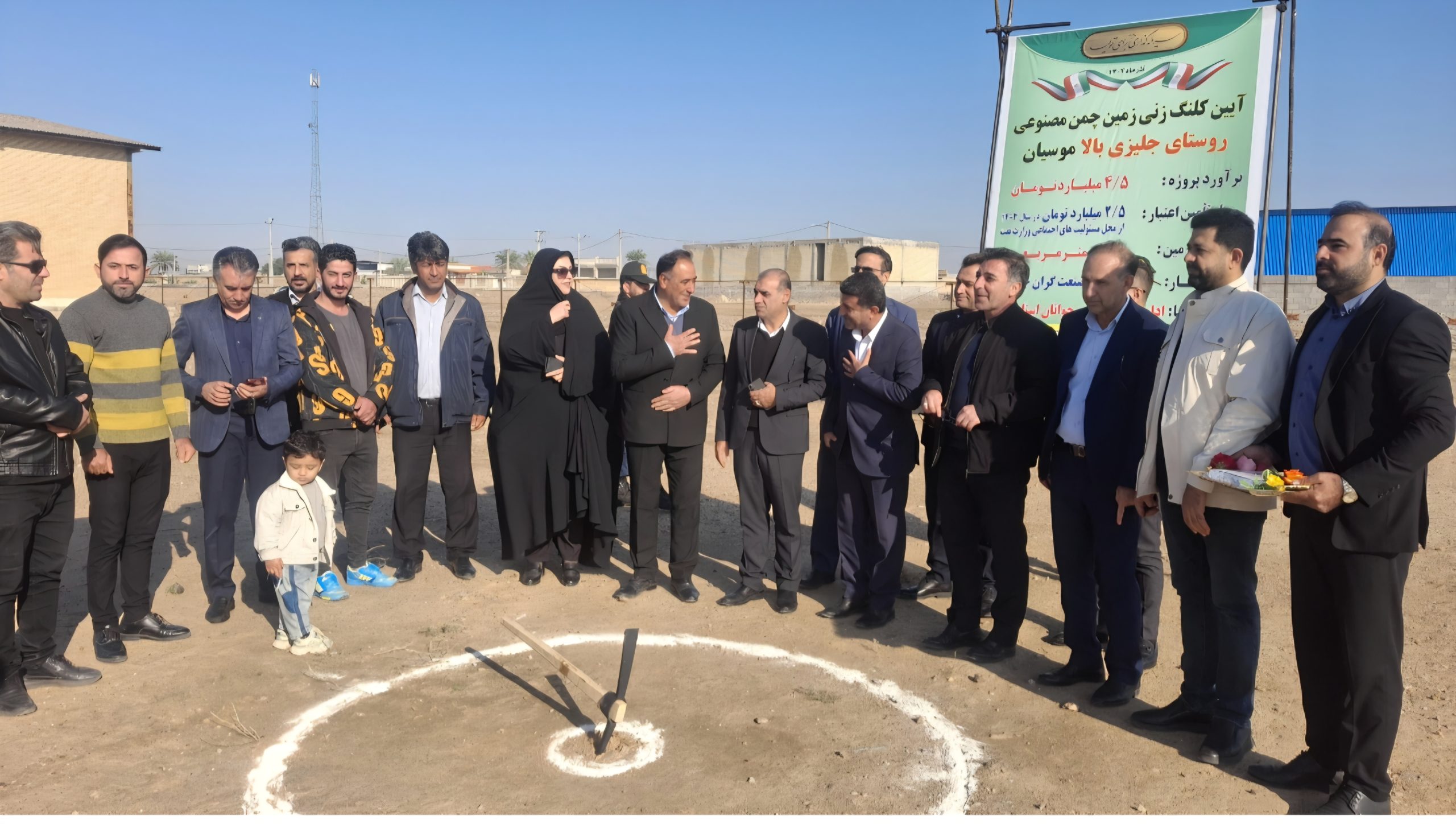 احداث  دو زمین چمن ورزشی  هدیه دکترچراغی به جوانان حوزه جنوب